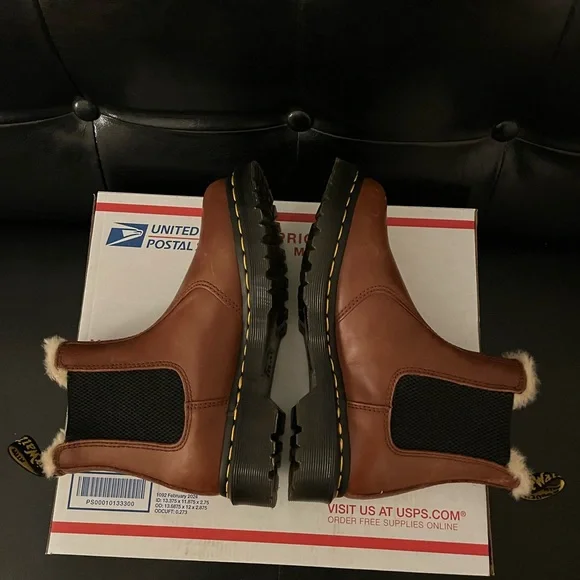 Dr. Martens Leonore Brown - Picture 6 of 8